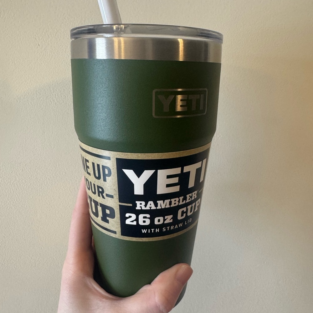 NWT Yeti Rambler 26 oz Olive Tumbler with Straw Lid